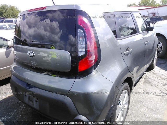 KNDJN2A23E7059544 - 2014 KIA SOUL GRAY photo 4