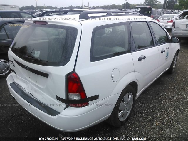 1FAHP36N07W225552 - 2007 FORD FOCUS ZXW/S/SE/SES WHITE photo 4