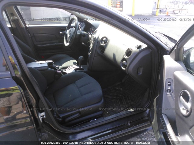 2G2WP552881165571 - 2008 PONTIAC GRAND PRIX BLACK photo 5