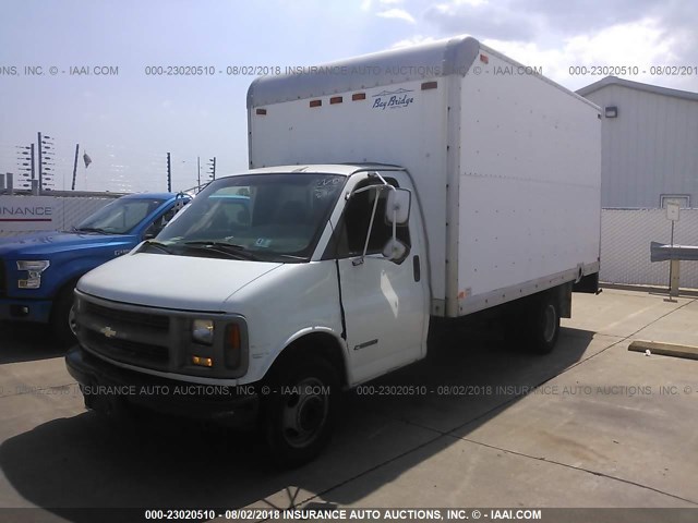 1GBJG31R121145189 - 2002 CHEVROLET EXPRESS G3500  WHITE photo 2