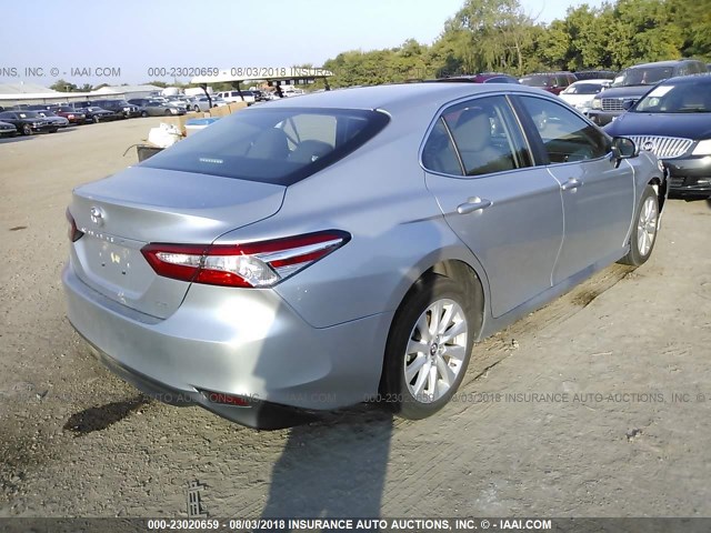 4T1B11HK0JU004914 - 2018 TOYOTA CAMRY L/LE/XLE/SE/XSE SILVER photo 4