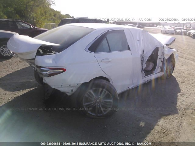 4T1BF1FK5GU266893 - 2016 TOYOTA CAMRY LE/XLE/SE/XSE WHITE photo 4