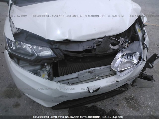 3HGGK5H50FM785309 - 2015 HONDA FIT LX WHITE photo 6