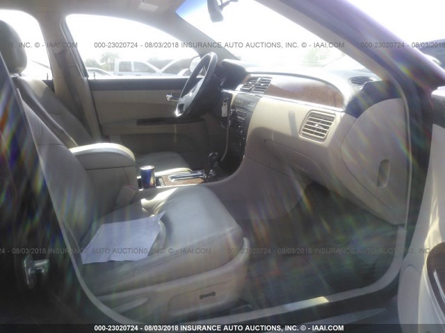 2G4WE587X61217655 - 2006 BUICK LACROSSE CXS MAROON photo 5