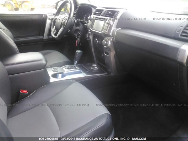 JTEBU5JRXG5280221 - 2016 TOYOTA 4RUNNER SR5 PREM/LTDL/TRAIL/TRD RED photo 5