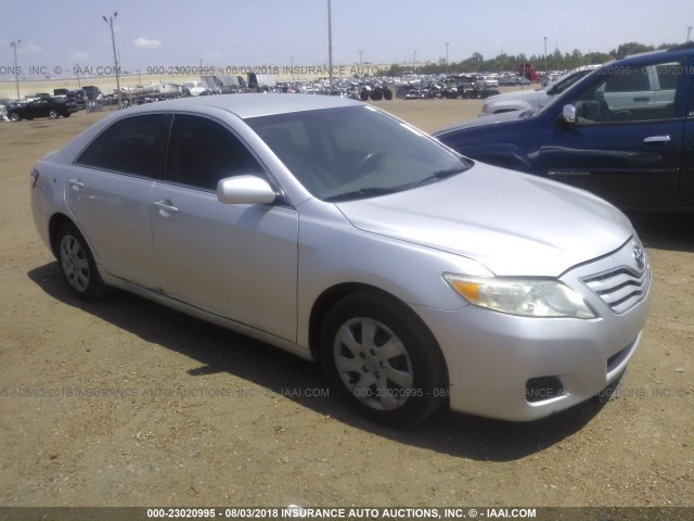 4T1BF3EK4BU125545 - 2011 TOYOTA CAMRY SE/LE/XLE SILVER photo 1