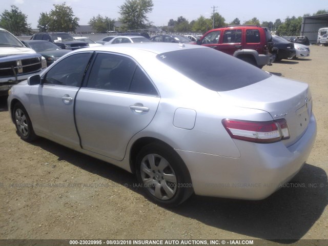 4T1BF3EK4BU125545 - 2011 TOYOTA CAMRY SE/LE/XLE SILVER photo 3
