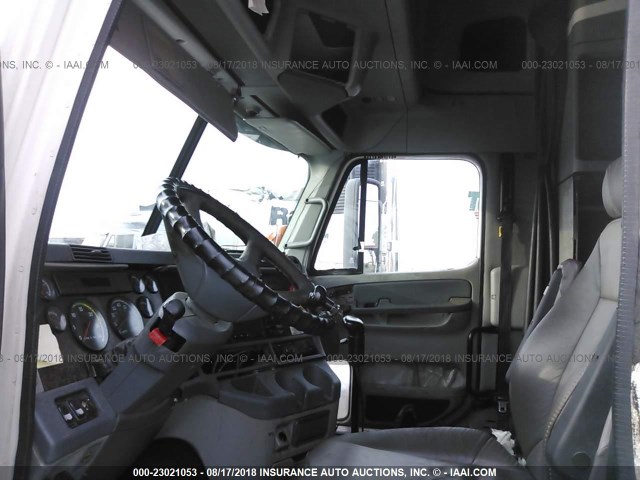 1FUJBBCG34LN20175 - 2004 FREIGHTLINER ST120 ST120 Unknown photo 5