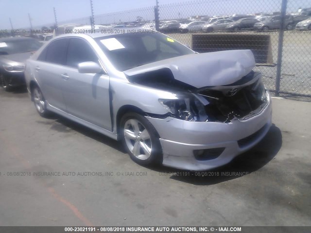 4T1BF3EKXBU646382 - 2011 TOYOTA CAMRY SE/LE/XLE ვერცხლისფერი ფოტო 1