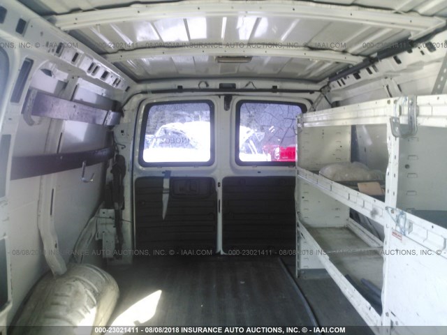 1GTGG25U641224178 - 2004 GMC SAVANA G2500 WHITE photo 8