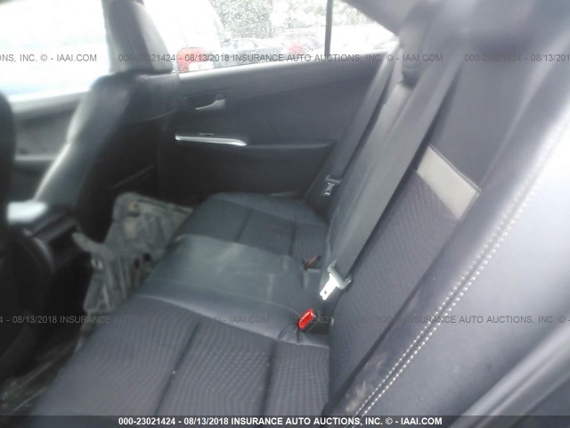 4T1BF1FK7CU506357 - 2012 TOYOTA CAMRY SE/LE/XLE ნაცრისფერი ფოტო 8