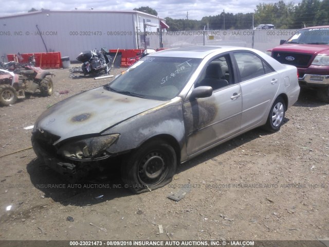 4T1BE32K14U292262 - 2004 TOYOTA CAMRY LE/XLE/SE SILVER photo 2