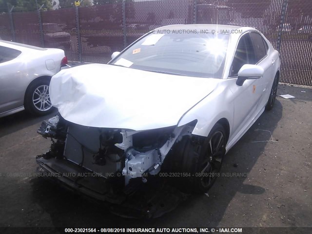 4T1B61HK4JU080377 - 2018 TOYOTA CAMRY XSE WHITE photo 2