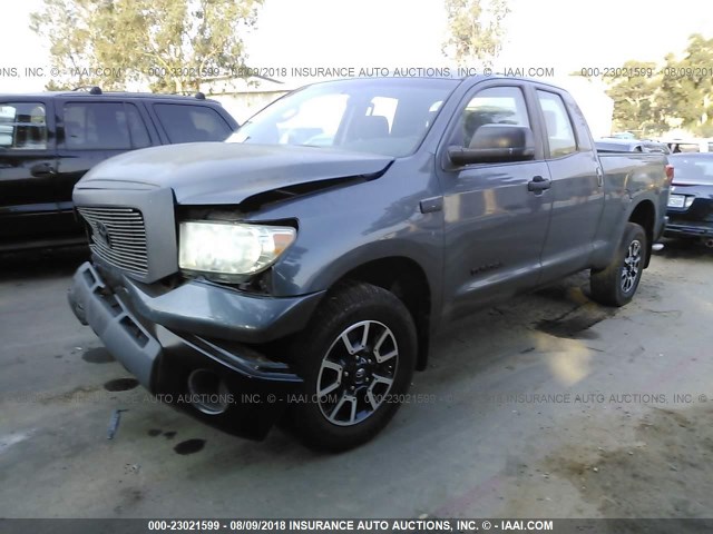 5TBRV54128S482710 - 2008 TOYOTA TUNDRA DOUBLE CAB/DOUBLE CAB SR5 GRAY photo 2