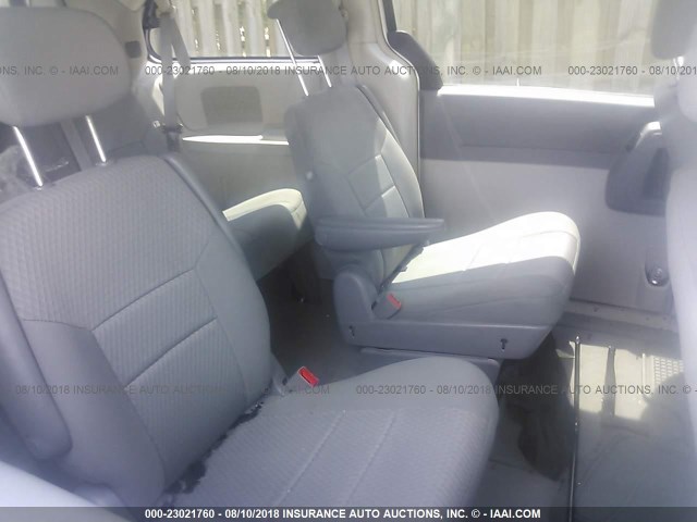 2A8HR44H38R123916 - 2008 CHRYSLER TOWN & COUNTRY LX SILVER photo 8