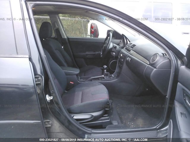 JM1BK143261529871 - 2006 MAZDA 3 HATCHBACK BLACK photo 5