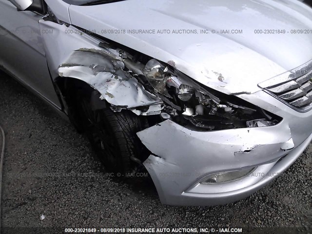 5NPEC4AC4CH425385 - 2012 HYUNDAI SONATA SE/LIMITED SILVER photo 6