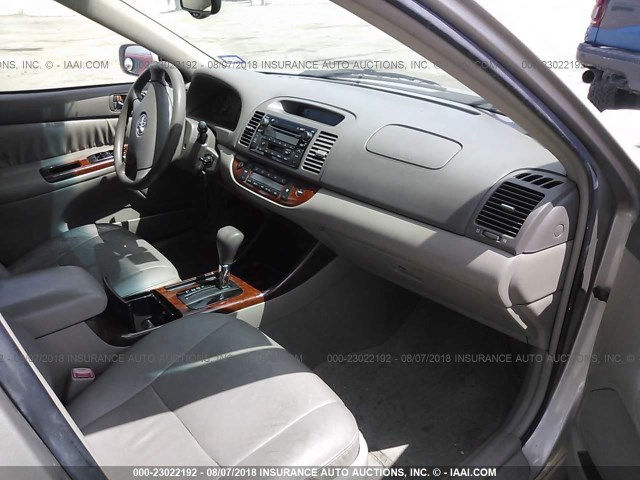 4T1BE32K34U850192 - 2004 TOYOTA CAMRY LE/XLE/SE 金色 照片 5