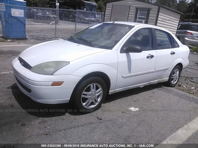 1FAFP34344W163853 - 2004 FORD FOCUS SE COMFORT/SE SPORT WHITE photo 2