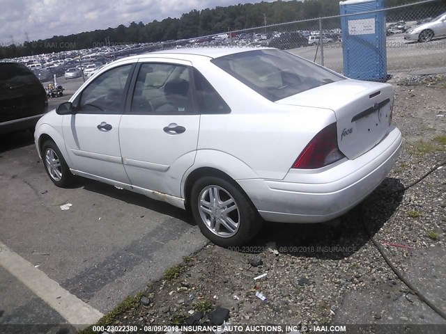 1FAFP34344W163853 - 2004 FORD FOCUS SE COMFORT/SE SPORT WHITE photo 3