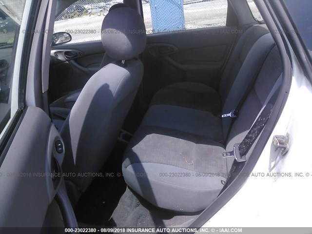 1FAFP34344W163853 - 2004 FORD FOCUS SE COMFORT/SE SPORT WHITE photo 8