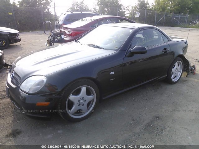 WDBKK47F7YF152949 - 2000 MERCEDES-BENZ SLK 230 KOMPRESSOR BLACK photo 2