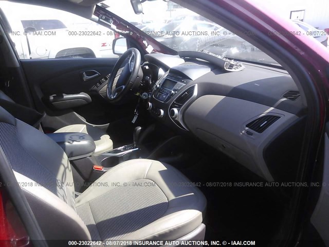 KM8JUCAC0AU021701 - 2010 HYUNDAI TUCSON GLS/LIMITED RED photo 5