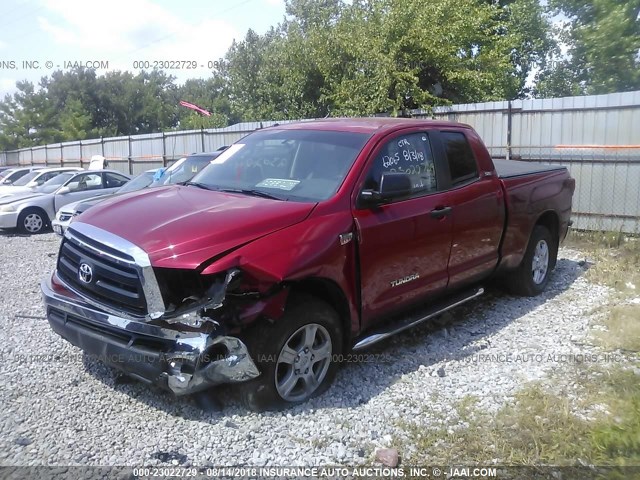 5TFUW5F15DX321199 - 2013 TOYOTA TUNDRA DOUBLE CAB SR5 RED photo 2