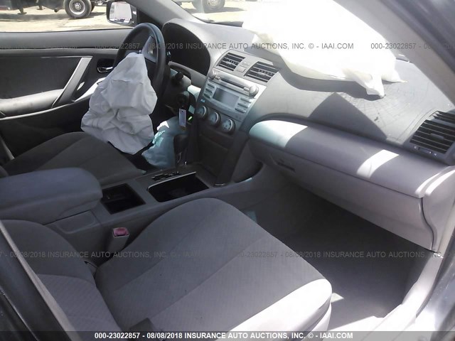 4T4BE46K09R073161 - 2009 TOYOTA CAMRY SE/LE/XLE 灰色 照片 5