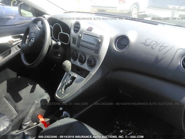 2T1KU40E19C053776 - 2009 TOYOTA COROLLA MATRIX  SILVER photo 5