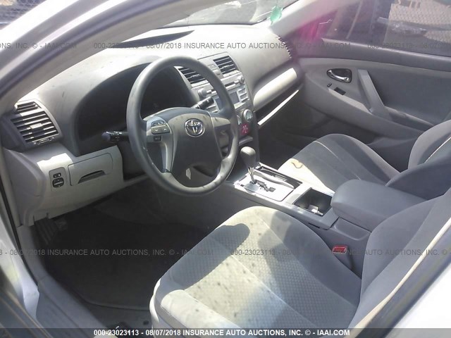 4T4BE46K98R041694 - 2008 TOYOTA CAMRY CE/LE/XLE/SE SILVER photo 5