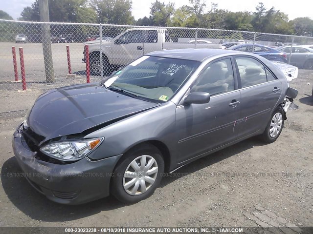 4T1BE32K45U505867 - 2005 TOYOTA CAMRY LE/XLE/SE GRAY photo 2