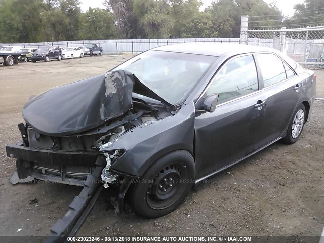 4T1BF1FK4CU047420 - 2012 TOYOTA CAMRY SE/LE/XLE 灰色 照片 2