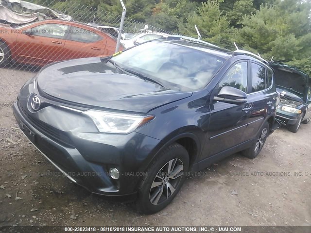 2T3RFREVXGW505922 - 2016 TOYOTA RAV4 XLE GRAY photo 2