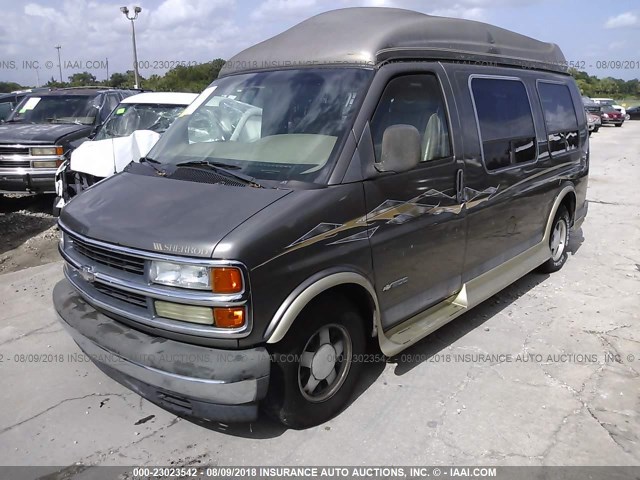 1GBFG15R211243294 - 2001 CHEVROLET EXPRESS G1500  BROWN photo 2