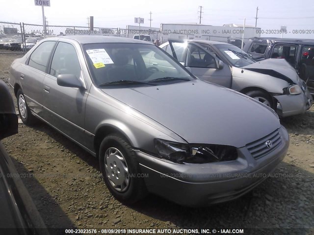 JT2BG22K4W0176355 - 1998 TOYOTA CAMRY CE/LE/XLE SILVER photo 1