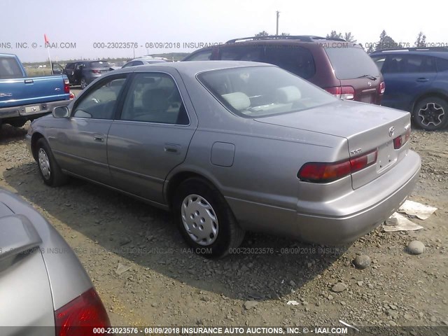JT2BG22K4W0176355 - 1998 TOYOTA CAMRY CE/LE/XLE ვერცხლისფერი ფოტო 3