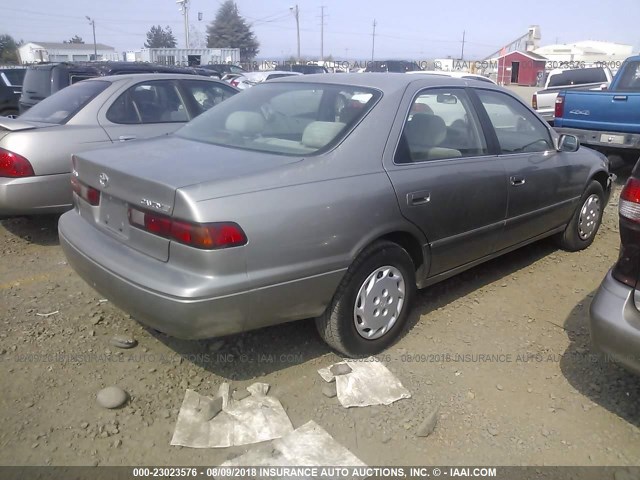 JT2BG22K4W0176355 - 1998 TOYOTA CAMRY CE/LE/XLE ვერცხლისფერი ფოტო 4