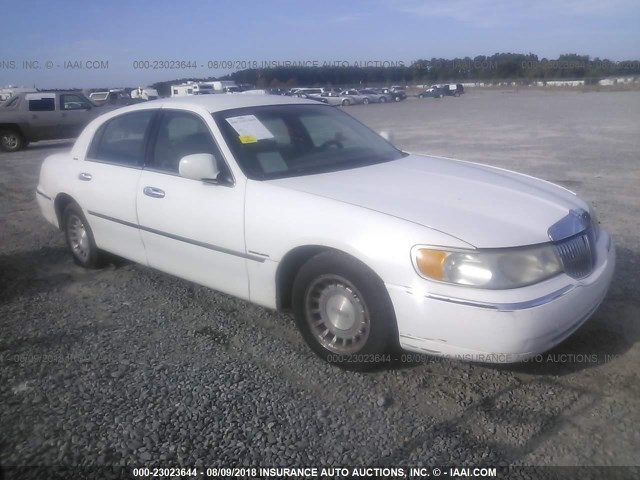 1LNHM81W5YY837683 - 2000 LINCOLN TOWN CAR EXECUTIVE Белый фото 1