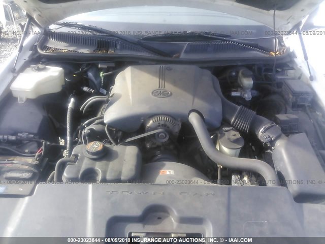 1LNHM81W5YY837683 - 2000 LINCOLN TOWN CAR EXECUTIVE Белый фото 10