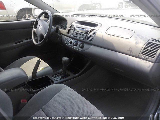 4T1BE32K34U913596 - 2004 TOYOTA CAMRY LE/XLE/SE Gümüş foto 5