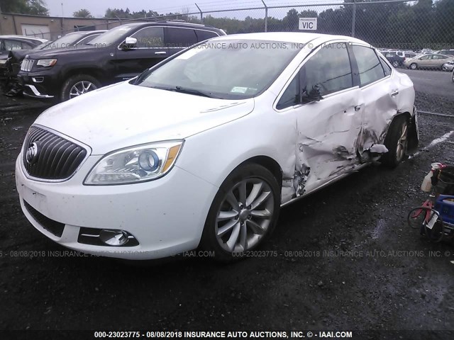 1G4PP5SK1C4228460 - 2012 BUICK VERANO WHITE photo 2