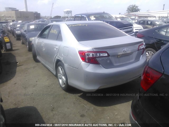 4T1BF1FK1CU594726 - 2012 TOYOTA CAMRY SE/LE/XLE SILVER photo 3