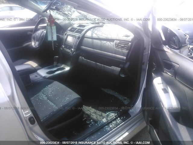4T1BF1FK1CU594726 - 2012 TOYOTA CAMRY SE/LE/XLE SILVER photo 5