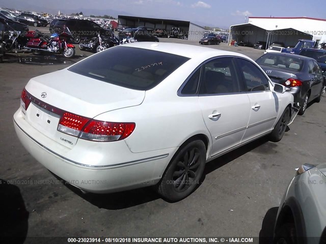 KMHFC46F38A311038 - 2008 HYUNDAI AZERA SE/LIMITED WHITE photo 4