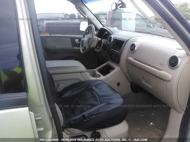 1FMPU16W74LA01862 - 2004 FORD EXPEDITION XLT GOLD photo 5
