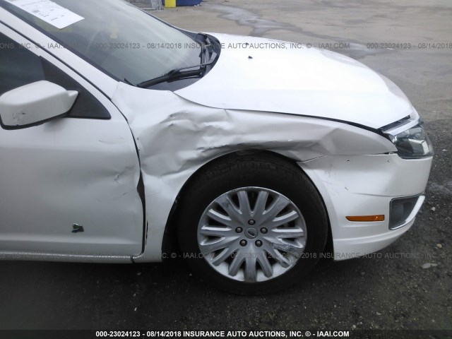 3FADP0L34BR110058 - 2011 FORD FUSION HYBRID WHITE photo 6