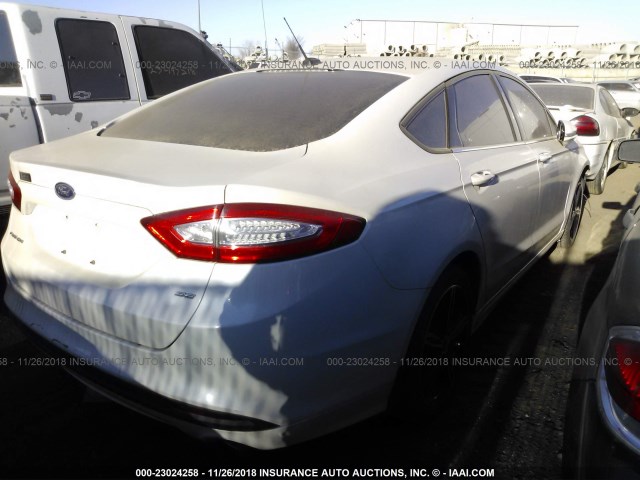 3FA6P0H7XDR344227 - 2013 FORD FUSION SE WHITE photo 4