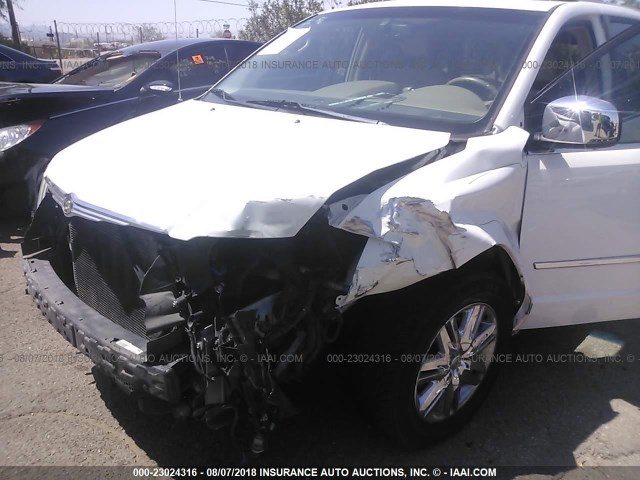 2A8HR64X28R787143 - 2008 CHRYSLER TOWN & COUNTRY LIMITED WHITE photo 6