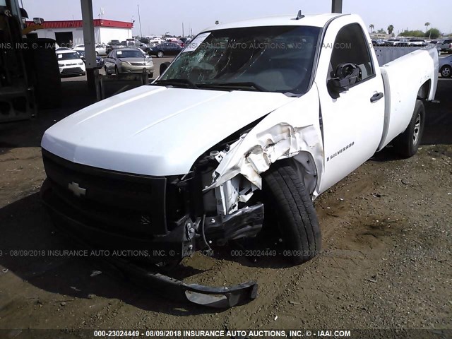 1GCEC14X37Z635522 - 2007 CHEVROLET SILVERADO C1500 CLASSIC WHITE photo 6